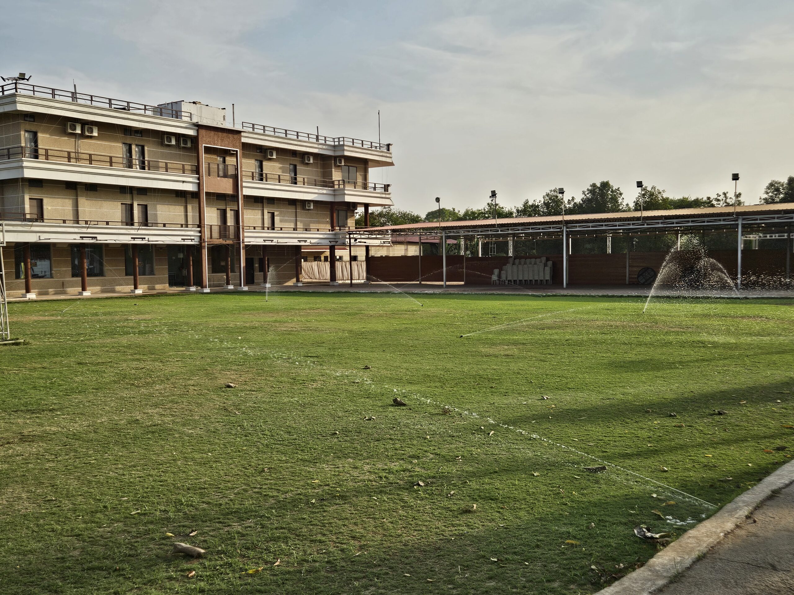 paramshi palace garden in narmadapuram