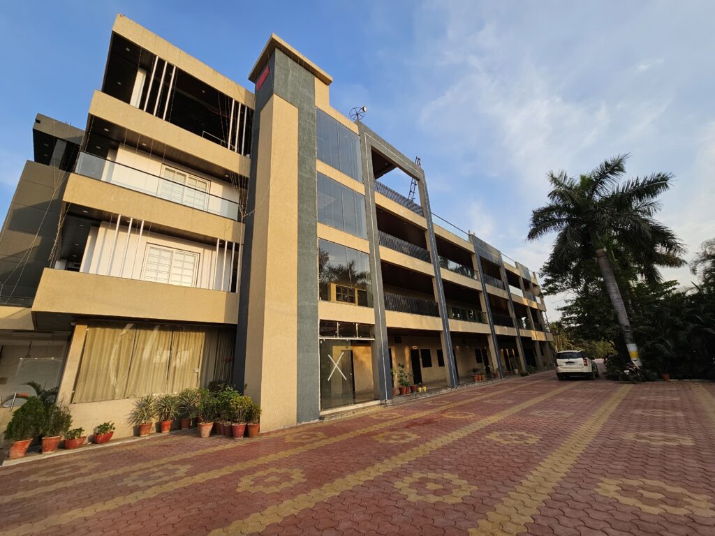 paramshi garden or paramshree garden hotel in narmadapuram